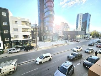 KKTC Girne Merkezde Ana Cadde Üzeri Tabela Değeri Yüksek Satılık 2+1 Dubleks Ofis