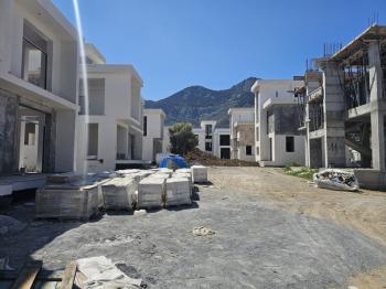 KKTC Girne Lapta'da Takas İmkanlı Denize Yürüyüş Mesafesinde Satılık 3+1 Villa