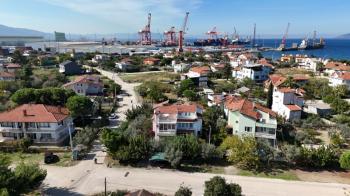 BURSA GEMLİK HİSAR TAPULU, PLAJA SADECE 80 METRE, 2 KAT VİLLA İMARLI SATILIK 505 M2 ARSA