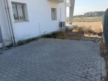 Lefkoşa Minareliköy'de Erülkü Karşısı Havuzlu Sitede Büyük Bahçeli Satılık 3+1 Villa