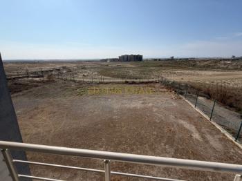 Lefkoşa Minareliköy'de Erülkü Karşısı Havuzlu Sitede Büyük Bahçeli Satılık 3+1 Villa