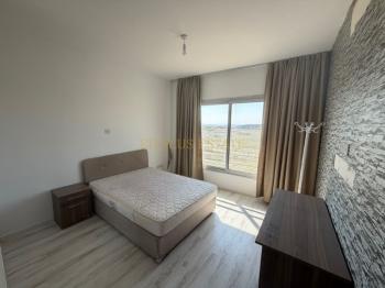 Lefkoşa Minareliköy'de Erülkü Karşısı Havuzlu Sitede Büyük Bahçeli Satılık 3+1 Villa