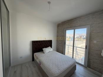 Lefkoşa Minareliköy'de Erülkü Karşısı Havuzlu Sitede Büyük Bahçeli Satılık 3+1 Villa