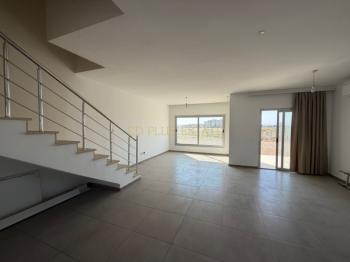 Lefkoşa Minareliköy'de Erülkü Karşısı Havuzlu Sitede Büyük Bahçeli Satılık 3+1 Villa