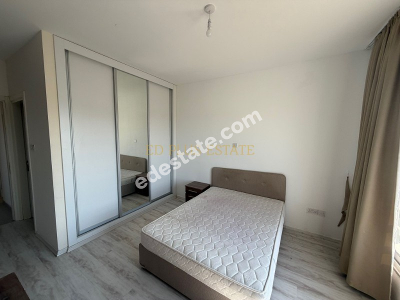 Lefkoşa Minareliköy'de Erülkü Karşısı Havuzlu Sitede Büyük Bahçeli Satılık 3+1 Villa