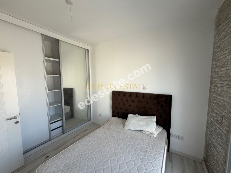 Lefkoşa Minareliköy'de Erülkü Karşısı Havuzlu Sitede Büyük Bahçeli Satılık 3+1 Villa