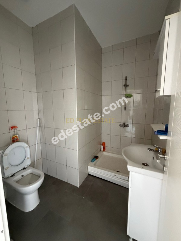 Lefkoşa Minareliköy'de Erülkü Karşısı Havuzlu Sitede Büyük Bahçeli Satılık 3+1 Villa