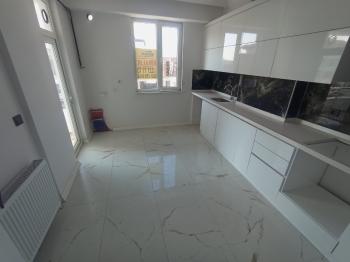 Güvenay - Çorum Ulukavak Mahallesi Fen Edebiyat fakültesi Yanı Sıfır 3+1 Kiralık Daire 