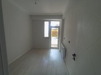 Güvenay - Çorum Ulukavak Mahallesi Fen Edebiyat fakültesi Yanı Sıfır 3+1 Kiralık Daire 