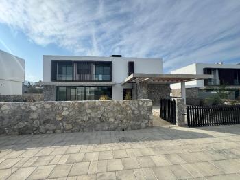 Kıbrıs Girne Ozanköy de Deniz Manzaralı Luks 4+1 Villalar
