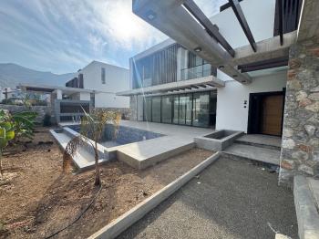Kıbrıs Girne Ozanköy de Deniz Manzaralı  Luks 4+1 Villalar