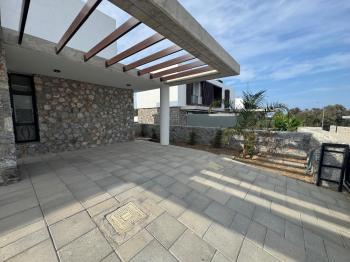 Kıbrıs Girne Ozanköy de Deniz Manzaralı  Luks 4+1 Villalar