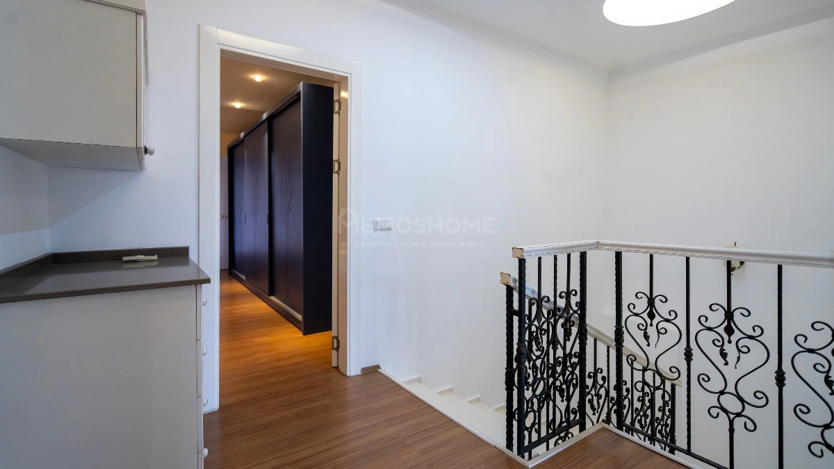 Crystal Garden Cikcilli