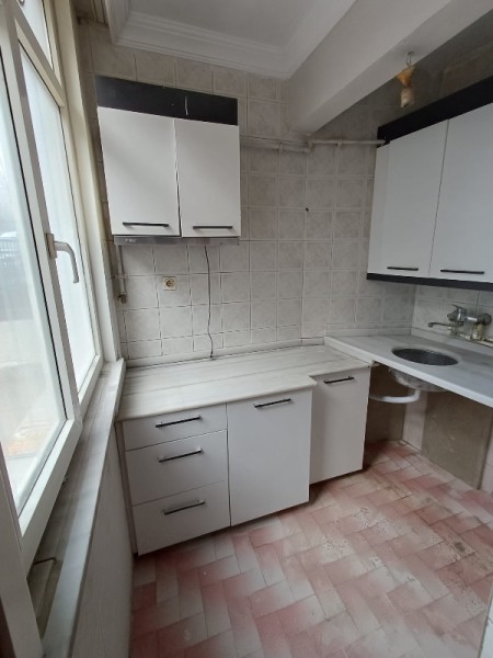 Akşemsettin'de Giriş Kat Balkonlu 2+1 Büyük Kiralık Daire