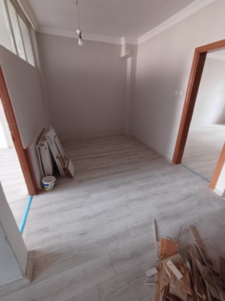 Akşemsettin'de Giriş Kat Balkonlu 2+1 Büyük Kiralık Daire