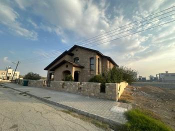 GÖNYELİ AŞIKLAR TEPESİNDE TEK MÜSTAKİL TAŞ EV