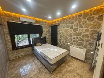 GÖNYELİ AŞIKLAR TEPESİNDE TEK MÜSTAKİL 4+1 TAŞ EV