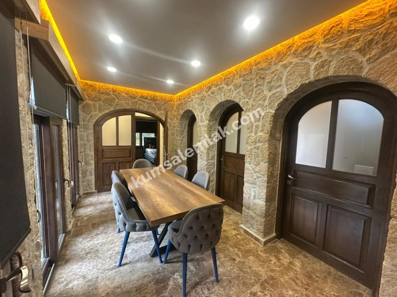 GÖNYELİ AŞIKLAR TEPESİNDE TEK MÜSTAKİL 4+1 TAŞ EV