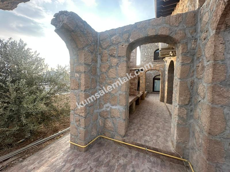 GÖNYELİ AŞIKLAR TEPESİNDE TEK MÜSTAKİL 4+1 TAŞ EV