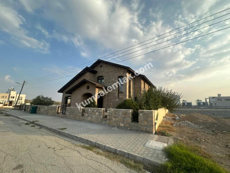 GÖNYELİ AŞIKLAR TEPESİNDE TEK MÜSTAKİL 4+1 TAŞ EV