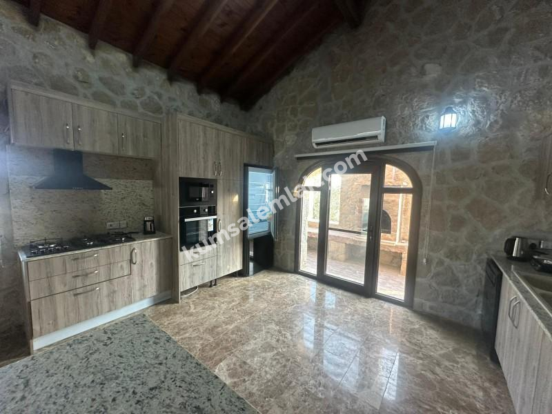 GÖNYELİ AŞIKLAR TEPESİNDE TEK MÜSTAKİL 4+1 TAŞ EV