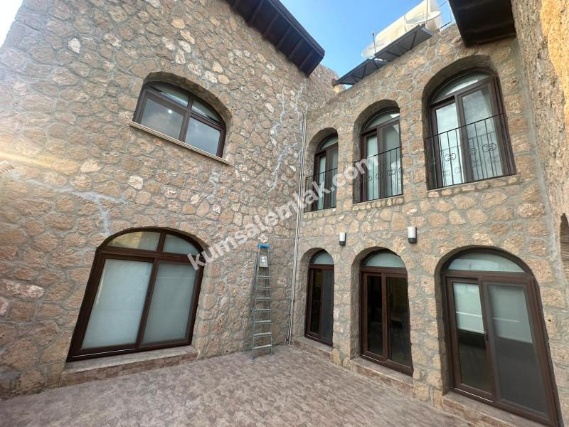 GÖNYELİ AŞIKLAR TEPESİNDE TEK MÜSTAKİL 4+1 TAŞ EV