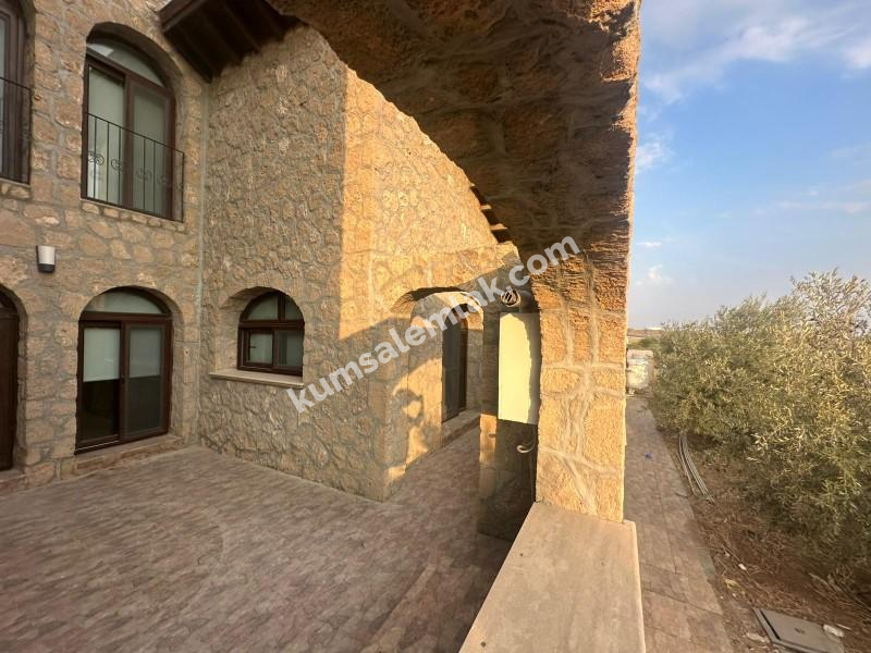 GÖNYELİ AŞIKLAR TEPESİNDE TEK MÜSTAKİL 4+1 TAŞ EV