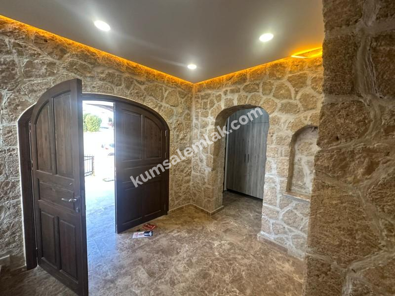 GÖNYELİ AŞIKLAR TEPESİNDE TEK MÜSTAKİL 4+1 TAŞ EV