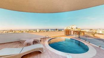 KKTC Girne Merkezde Site İçerisinde Özel Teras Yüzme Havuzlu Kiralık 4+1 Tripleks Penthouse