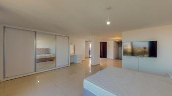 KKTC Girne Merkezde Site İçerisinde Özel Teras Yüzme Havuzlu Kiralık 4+1 Tripleks Penthouse