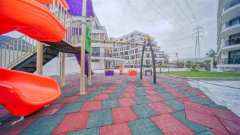 KKTC Girne Merkezde Site İçerisinde Özel Teras Yüzme Havuzlu Kiralık 4+1 Tripleks Penthouse