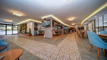 KKTC Girne Merkezde Site İçerisinde Özel Teras Yüzme Havuzlu Kiralık 4+1 Tripleks Penthouse