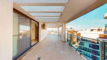 KKTC Girne Merkezde Site İçerisinde Özel Teras Yüzme Havuzlu Kiralık 4+1 Tripleks Penthouse