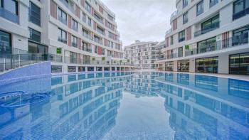 KKTC Girne Merkezde Site İçerisinde Özel Teras Yüzme Havuzlu Kiralık 4+1 Tripleks Penthouse