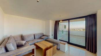 KKTC Girne Merkezde Site İçerisinde Özel Teras Yüzme Havuzlu Kiralık 4+1 Tripleks Penthouse