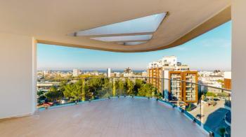 KKTC Girne Merkezde Site İçerisinde Özel Teras Yüzme Havuzlu Kiralık 4+1 Tripleks Penthouse