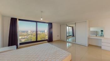 KKTC Girne Merkezde Site İçerisinde Özel Teras Yüzme Havuzlu Kiralık 4+1 Tripleks Penthouse