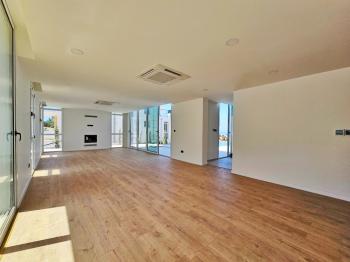 Kıbrıs Girne Karmi Bölgesinde Ful Deniz Manzaralı Ultra Lüks 5+1 Satılık Villalar