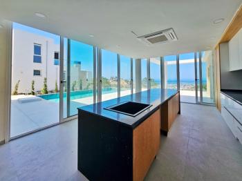 Kıbrıs Girne Karmi Bölgesinde Ful Deniz Manzaralı Ultra Lüks 5+1 Satılık Villalar