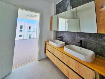 Kıbrıs Girne Karmi Bölgesinde Ful Deniz Manzaralı Ultra Lüks 5+1 Satılık Villalar