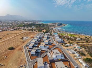 Kıbrıs Girne Çatalköy Bölgesinde Denize Sıfır 800 m2 Arsa İçerisinde 4+1 Lüks Türk Tapulu Villa