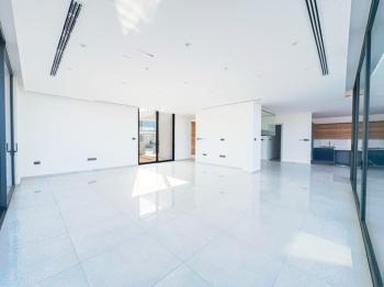 Kıbrıs Girne Çatalköy Bölgesinde Denize Sıfır 800 m2 Arsa İçerisinde 4+1 Lüks Türk Tapulu Villa