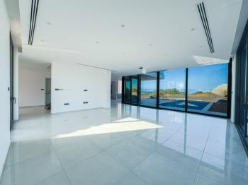 Kıbrıs Girne Çatalköy Bölgesinde Denize Sıfır 800 m2 Arsa İçerisinde 4+1 Lüks Türk Tapulu Villa