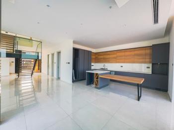 Kıbrıs Girne Çatalköy Bölgesinde Denize Sıfır 800 m2 Arsa İçerisinde 4+1 Lüks Türk Tapulu Villa