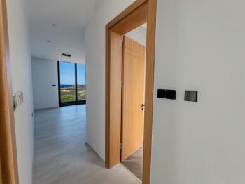 Kıbrıs Girne Çatalköy Bölgesinde Denize Sıfır 800 m2 Arsa İçerisinde 4+1 Lüks Türk Tapulu Villa