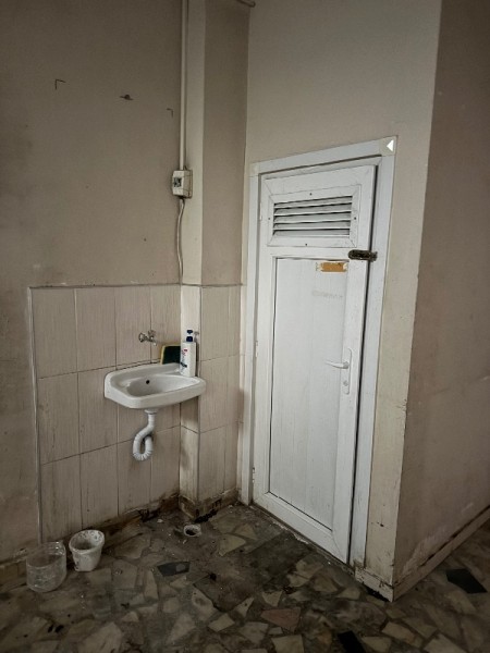 Akşemsettin'de Metro'ya Yakın Düz Ayak 100 m2 Kiralık İşyeri