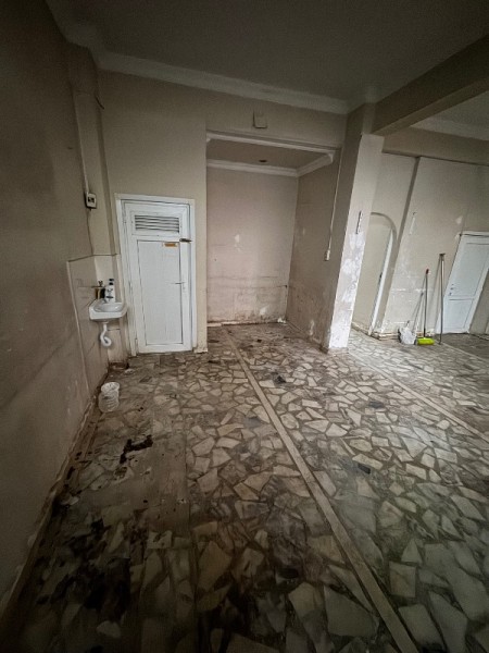 Akşemsettin'de Metro'ya Yakın Düz Ayak 100 m2 Kiralık İşyeri