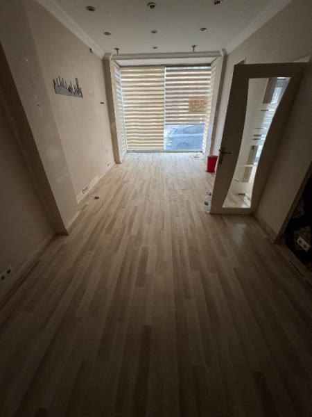 Akşemsettin'de Metro'ya Yakın Düz Ayak 100 m2 Kiralık İşyeri