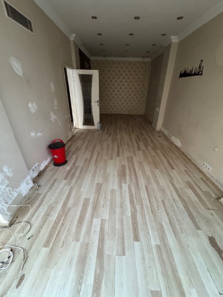 Akşemsettin'de Metro'ya Yakın Düz Ayak 100 m2 Kiralık İşyeri