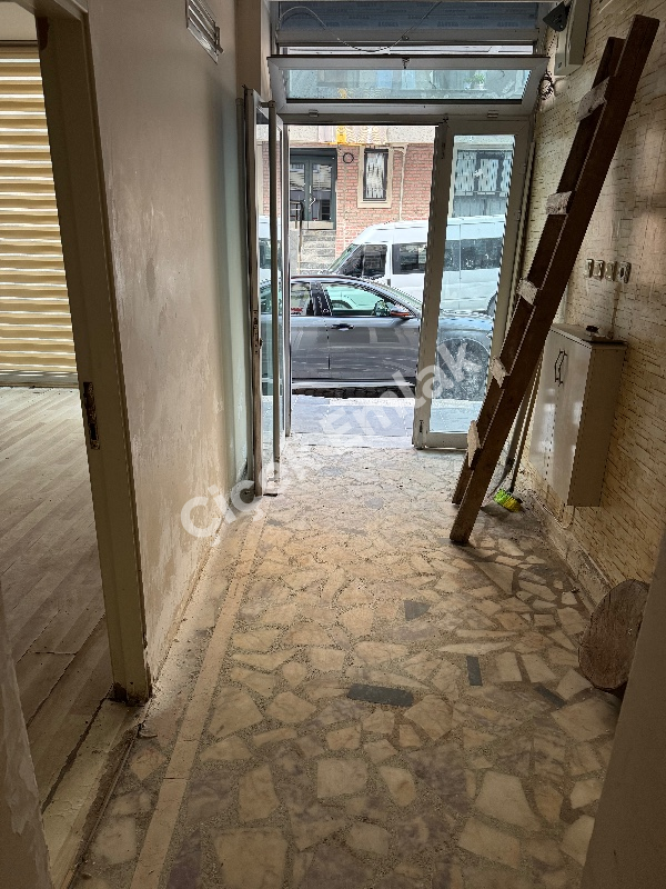Akşemsettin'de Metro'ya Yakın Düz Ayak 100 m2 Kiralık İşyeri